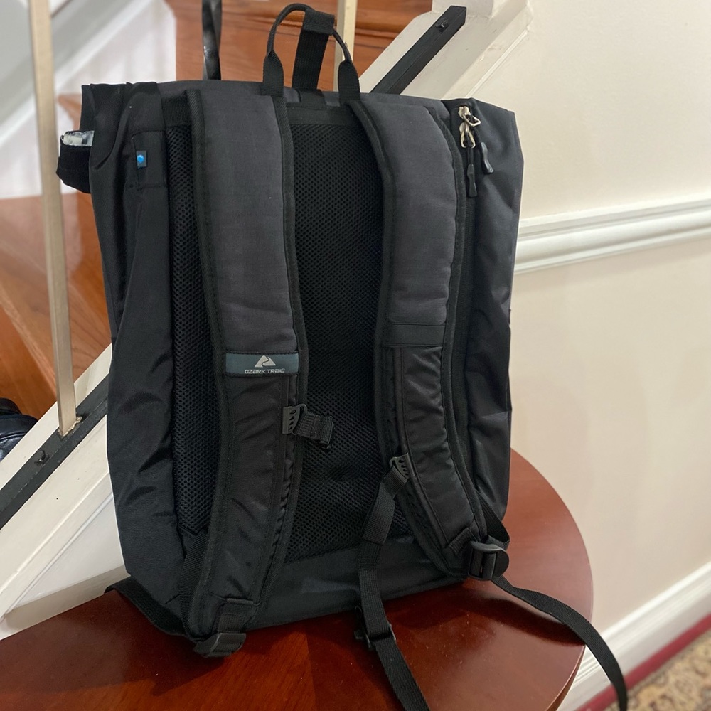 Ozark Trail Bell Mountain  Roll Top Daypack in black - Picture 3 of 12
